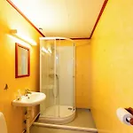 Gasthof Lydersen Rorbuer Hostel&apartments Fredvang