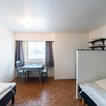 Lydersen Rorbuer Budget & Private Penzion Fredvang