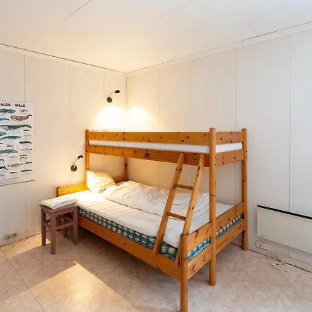 Lydersen Rorbuer Budget & Private Penzion Fredvang