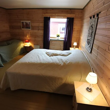 Penzion Lydersen Rorbuer Budget & Private Fredvang