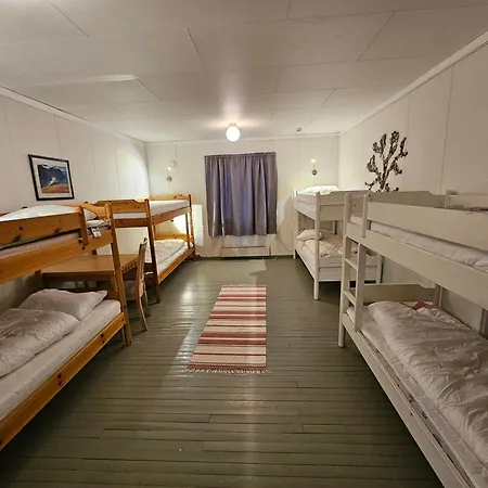 Lydersen Rorbuer & Inn Fredvang