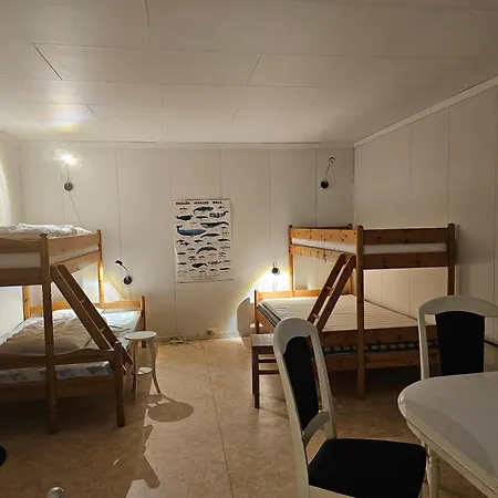 Lydersen Rorbuer & Inn Fredvang