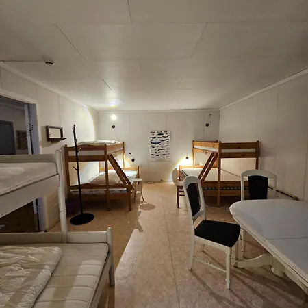 Lydersen Rorbuer & Inn 2*