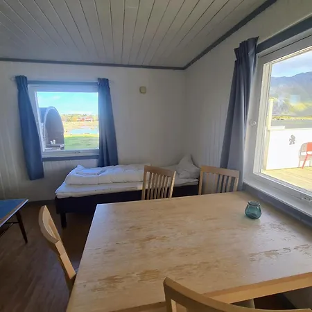 Lydersen Rorbuer & Inn 2*