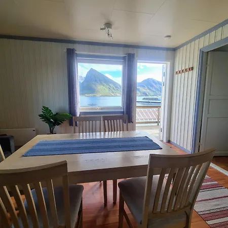 Lydersen Rorbuer & Inn 2*