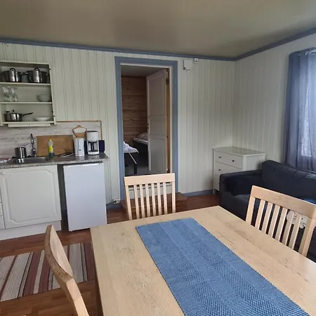 Inn Lydersen Rorbuer & 2*
