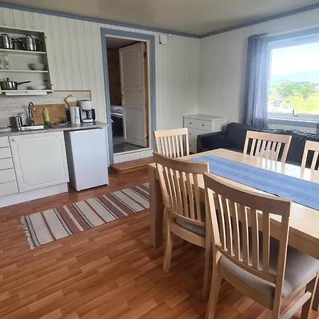Lydersen Rorbuer & Inn 2*