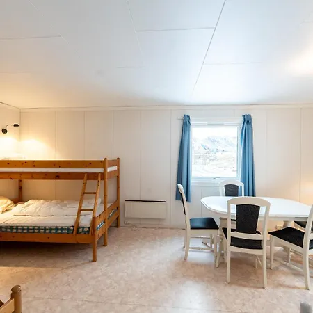 Inn Lydersen Rorbuer & Fredvang