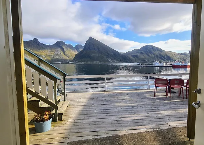 Han/Misafirhane Lydersen Rorbuer Budget & Private Fredvang